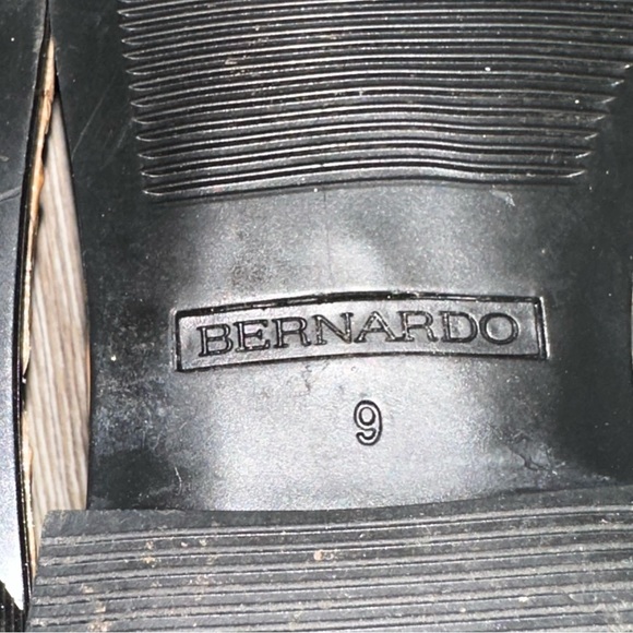 Bernardo Briton Women’s Rain Chelsea Boot Black Size 9 Bow Tie Preppy Casual - Picture 13 of 16